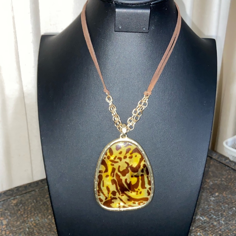 Gorgeous Animal Print Pendant Necklace